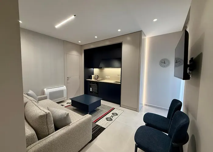 Tirana Center Sav City Blavus * تيرانا