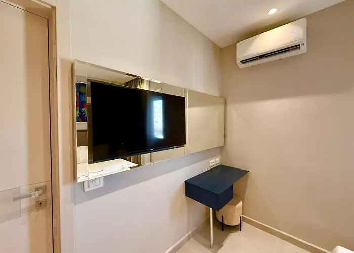 Tirana Center Sav City Blavus * تيرانا